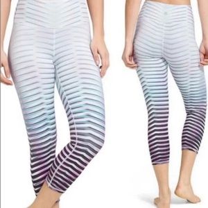 Athleta Womens High Rise Prism Chaturanga Striped Capri‎ Leggings Size XXS